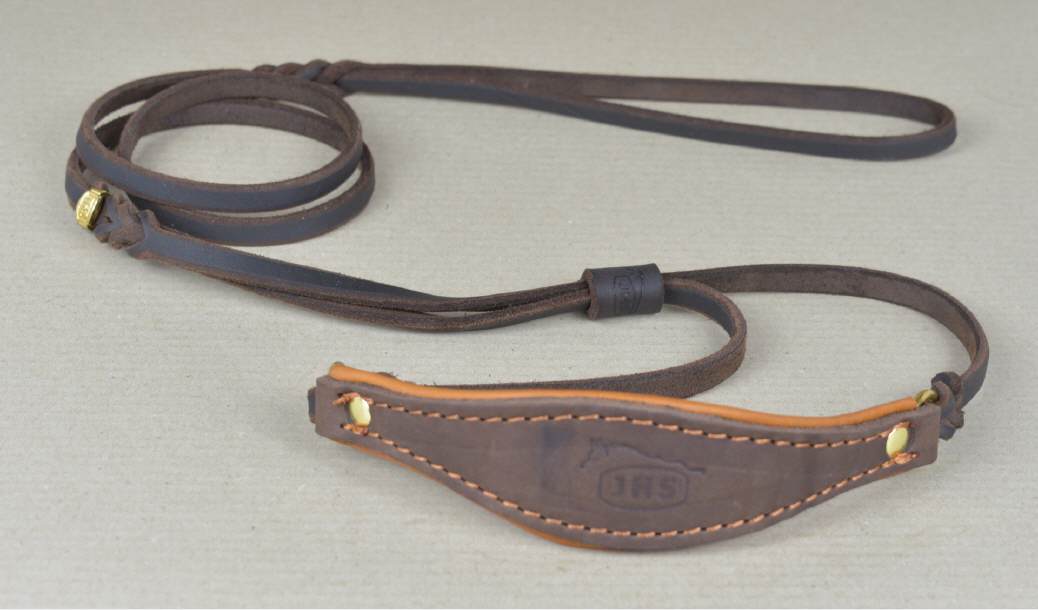 Showleine mit Kehlkopfschutz.